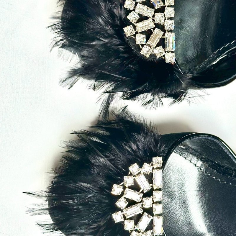 Louis Vuitton繫帶高跟鞋鑲飾寶石與羽毛設計-4