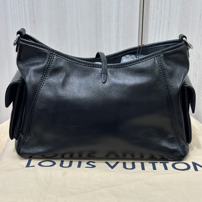 LV CARRYALL黑色銀鏈手提斜背包-1