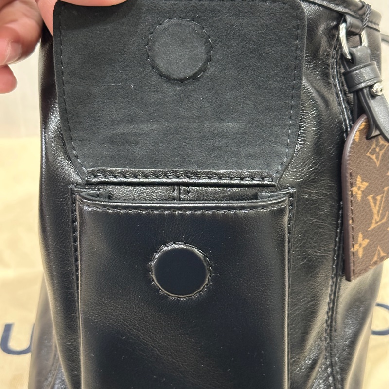 LV CARRYALL黑色銀鏈手提斜背包-4