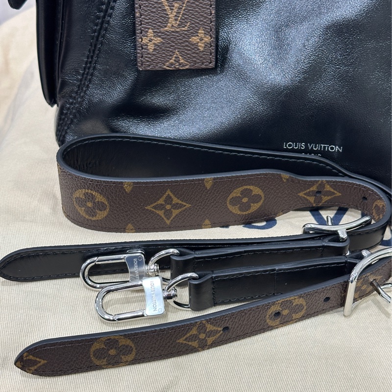 LV CARRYALL黑色銀鏈手提斜背包-15