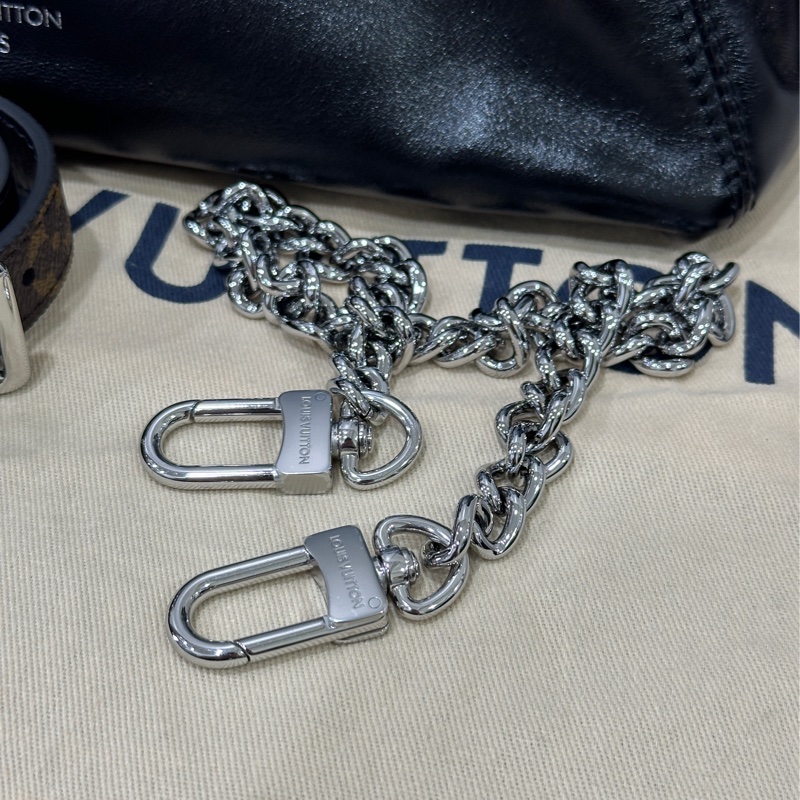 LV CARRYALL黑色銀鏈手提斜背包-17