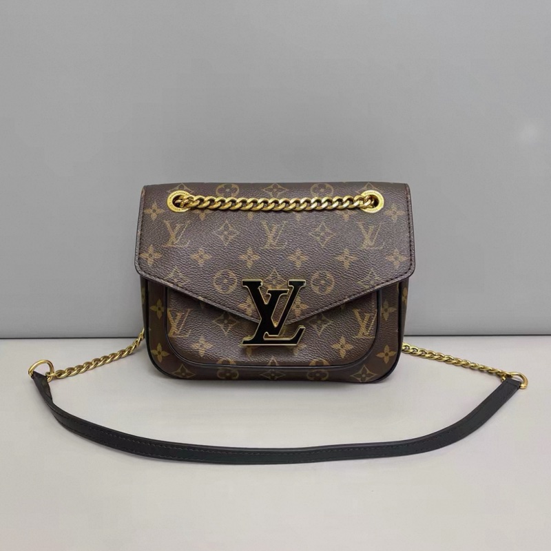 LV路易威登Passy老花郵差包-0