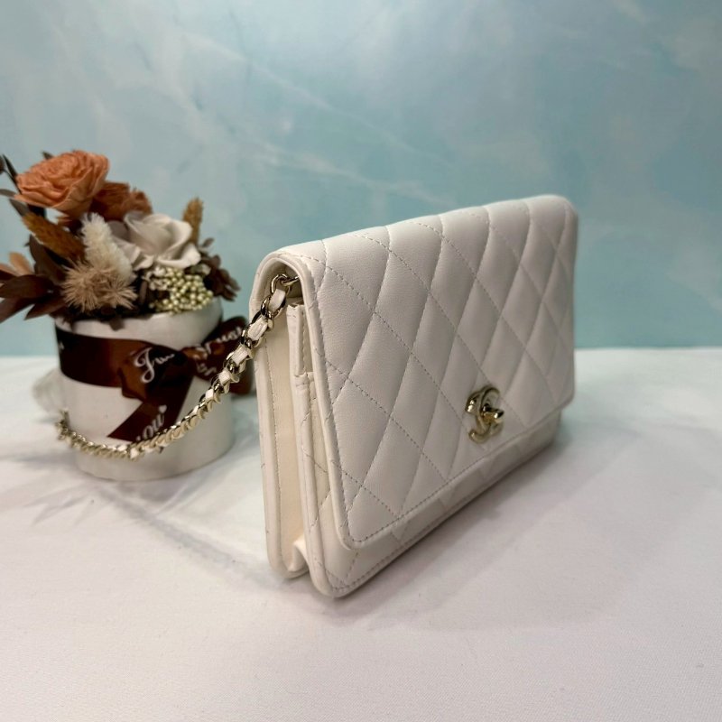 CHANEL 23C 小羊皮WOC足球鏈帶包-3