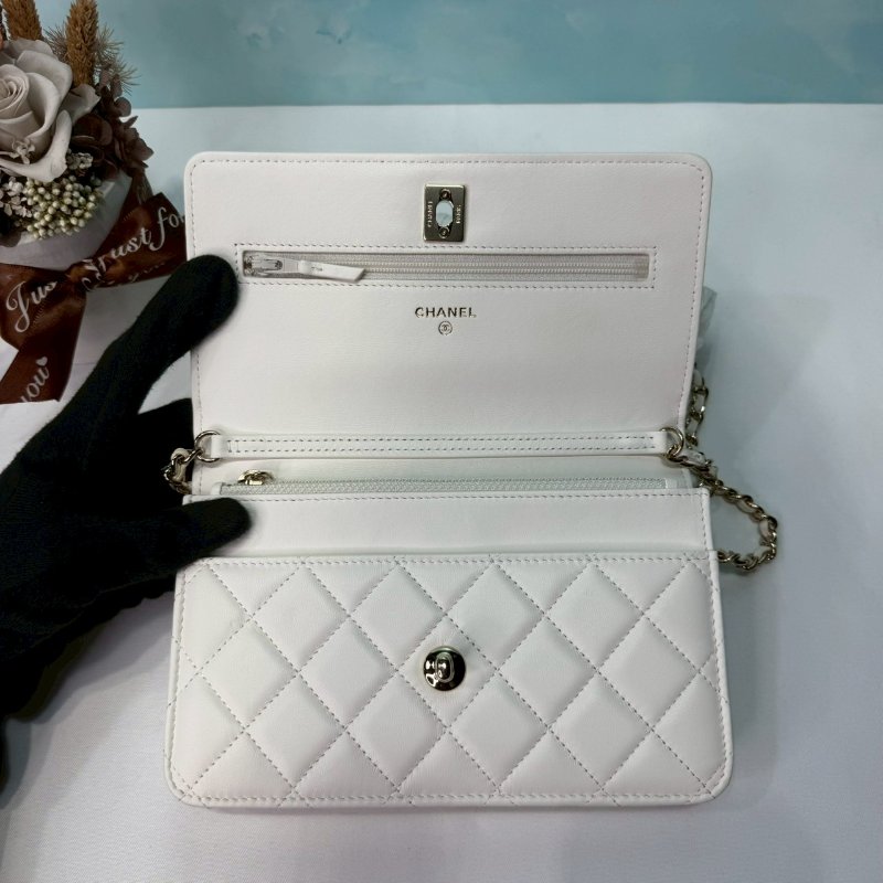 CHANEL 23C 小羊皮WOC足球鏈帶包-4