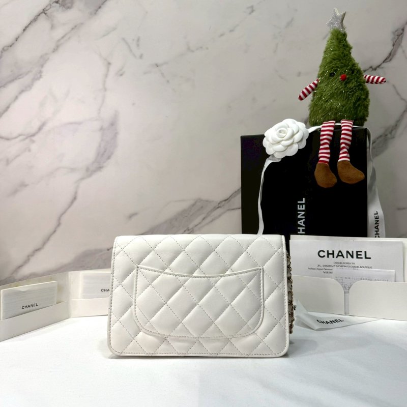 CHANEL 23C 小羊皮WOC足球鏈帶包-1