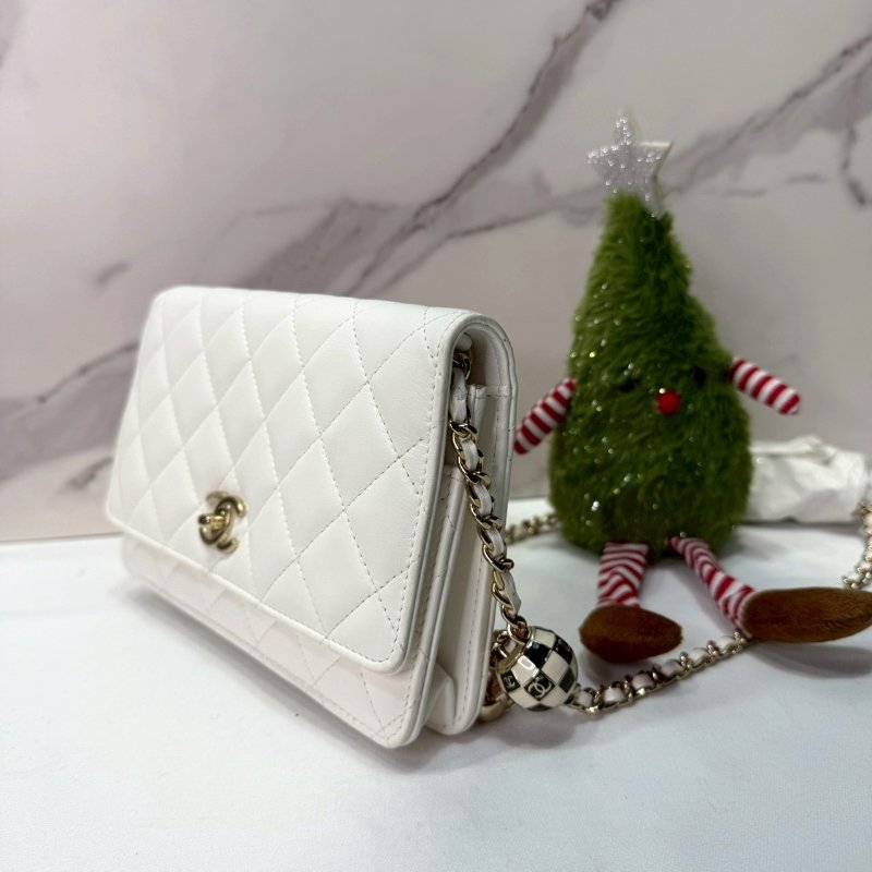 CHANEL 23C 小羊皮WOC足球鏈帶包-2