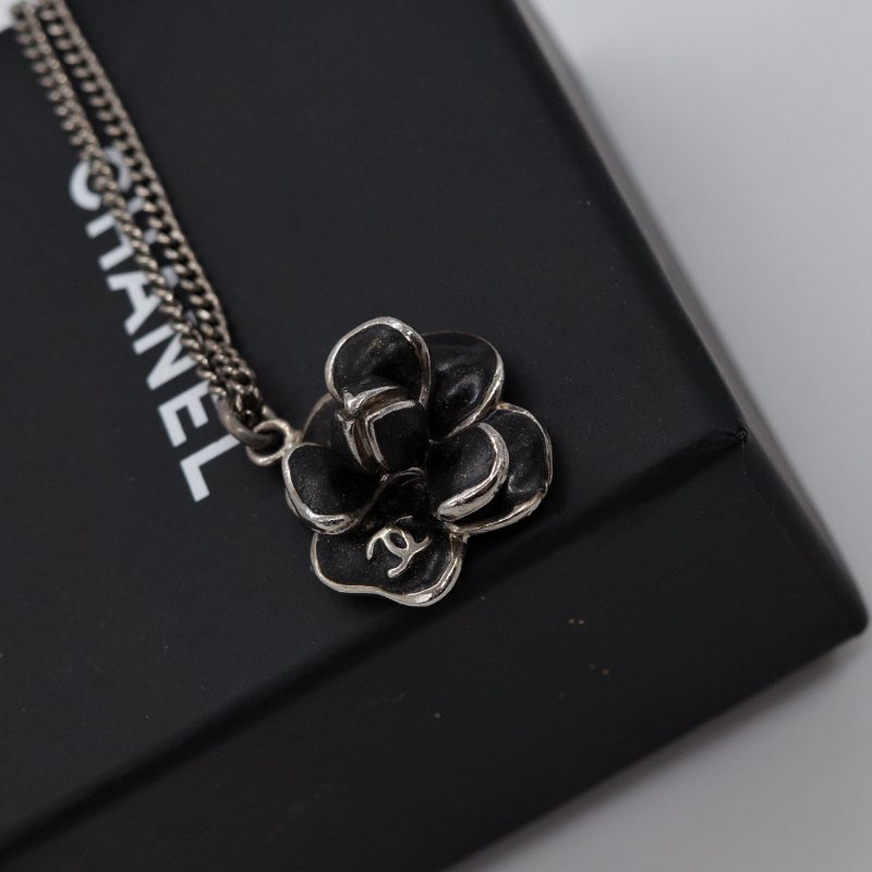 Chanel 香奈兒 經典山茶花 黑色樹脂 墜飾 銀色 鏈條項鍊-1