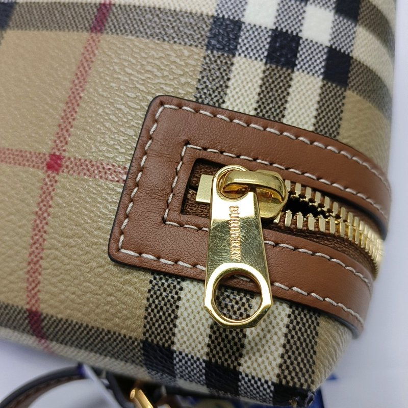 BURBERRY卡其色塗層帆布單肩包手提包斜挎包金色五金可拆卸肩帶 9.8新-9