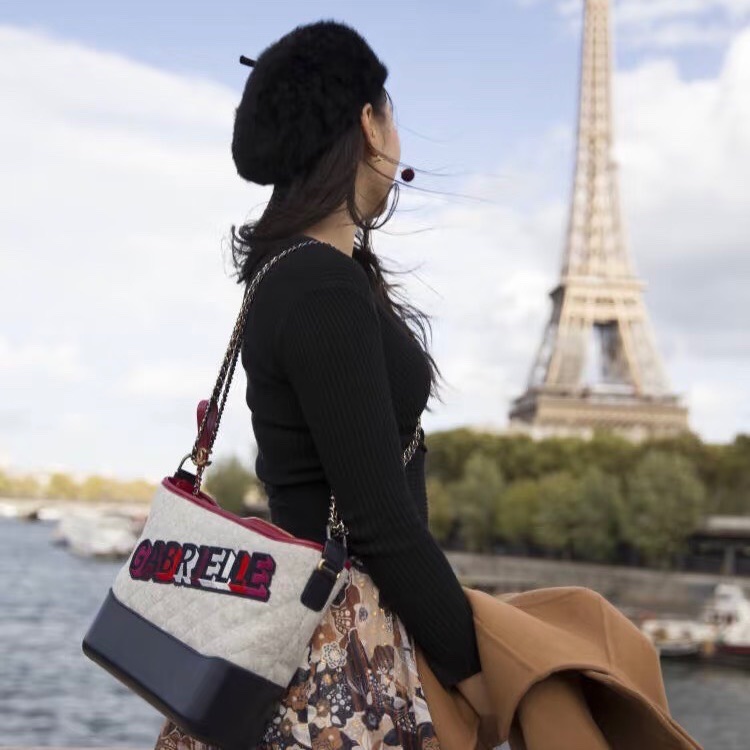 CHANEL 毛呢刺繡字母 流浪肩背斜背包28*23*10 98新配件保卡塵袋-0