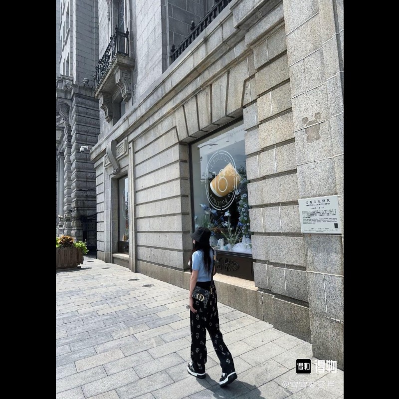 【 DIOR迪奧 30 Montaigne蒙田系列 Oblique刺繡老花滿印寬肩帶翻蓋 皮革 小方包手提單肩斜挎包 女款 牛仔藍色】-3