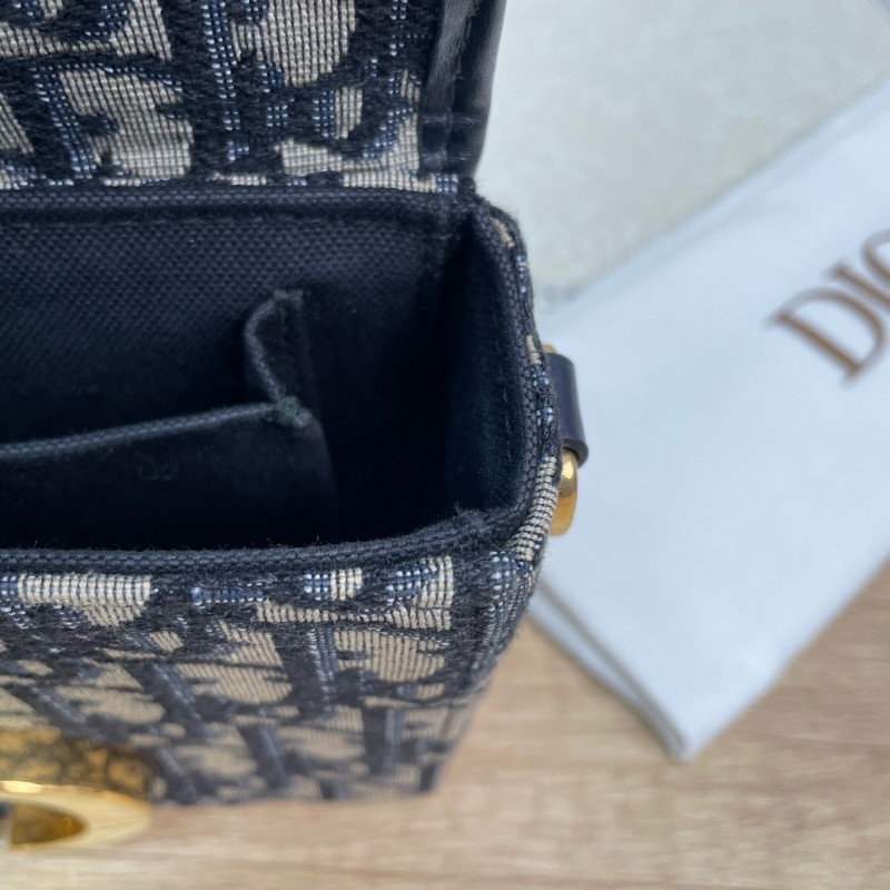 【 DIOR迪奧 30 Montaigne蒙田系列 Oblique刺繡老花滿印寬肩帶翻蓋 皮革 小方包手提單肩斜挎包 女款 牛仔藍色】-16