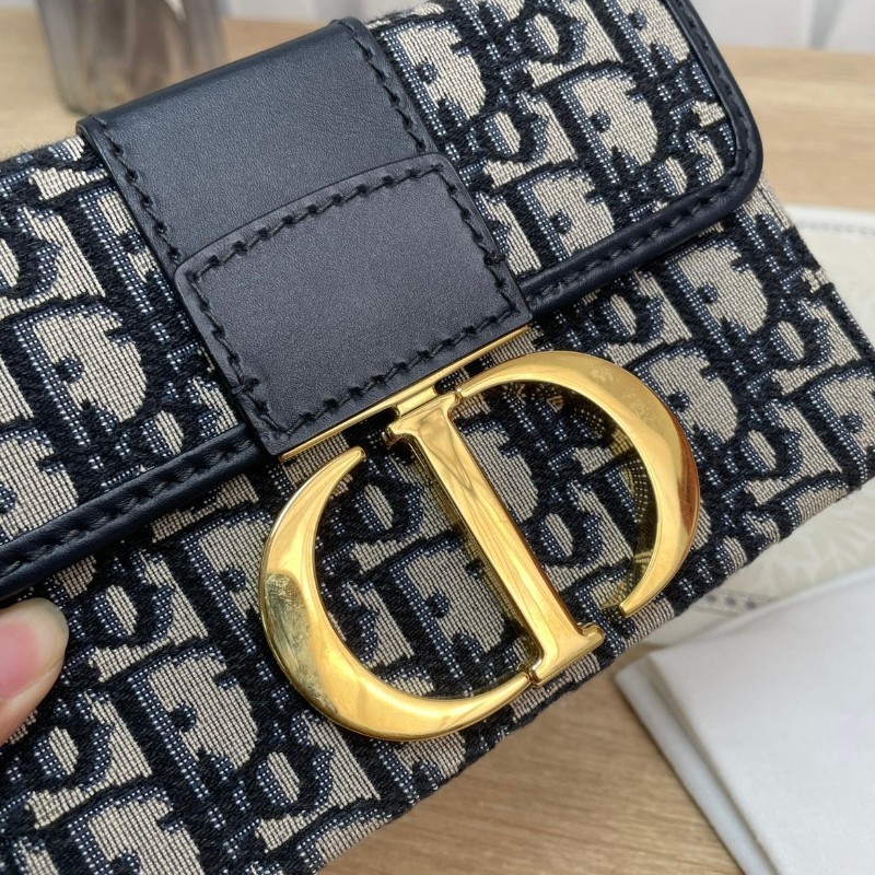 【 DIOR迪奧 30 Montaigne蒙田系列 Oblique刺繡老花滿印寬肩帶翻蓋 皮革 小方包手提單肩斜挎包 女款 牛仔藍色】-21