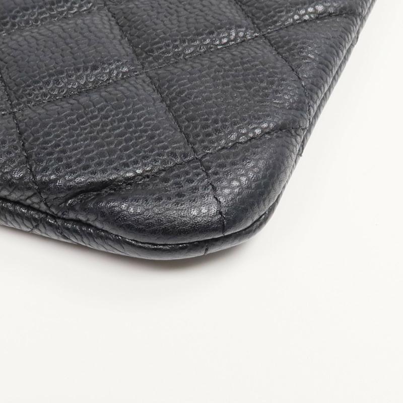 CHANEL 牛皮皮革Pouch銀扣手拿包-6