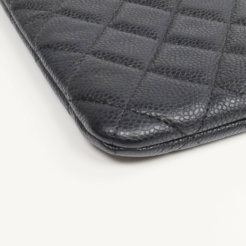 CHANEL 牛皮皮革Pouch銀扣手拿包-7