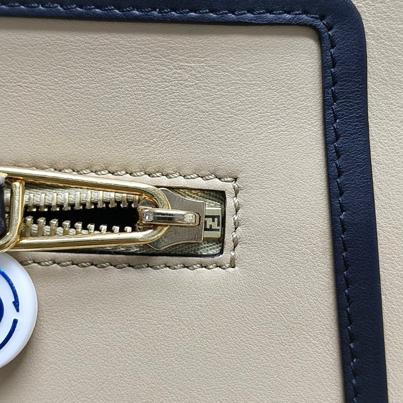 FENDI Runaway卡其色牛皮單肩包手提包斜挎包金色銀色五金2條可拆卸肩帶-8