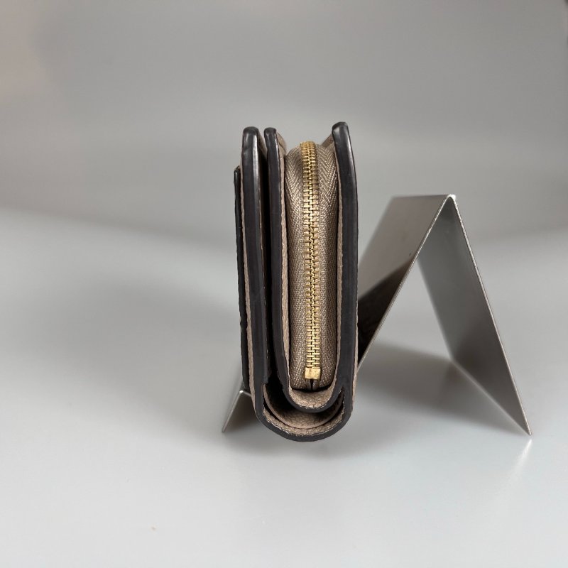 LV M80152/晶片款 Cléa 奶茶色壓紋二折短夾-3