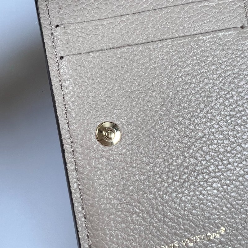 LV M80152/晶片款 Cléa 奶茶色壓紋二折短夾-7