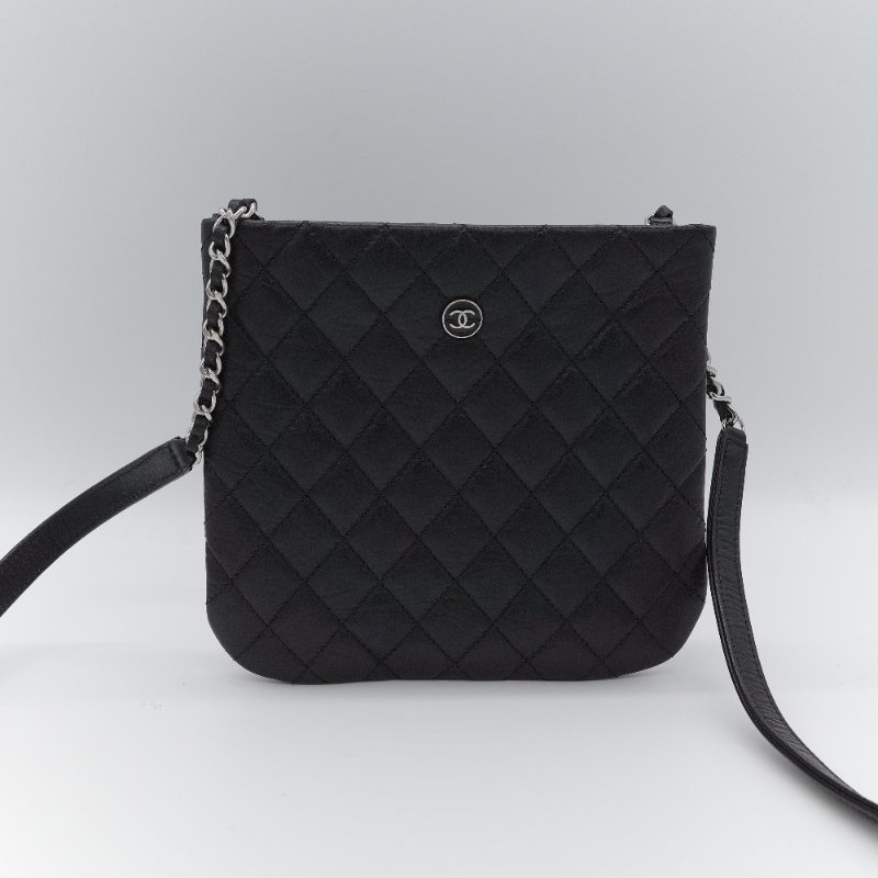 Chanel 香奈兒 經典圓形雙C LOGO 黑色菱格紋 小牛皮 斜背扁包-2