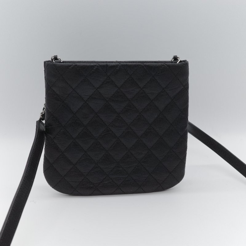 Chanel 香奈兒 經典圓形雙C LOGO 黑色菱格紋 小牛皮 斜背扁包-3