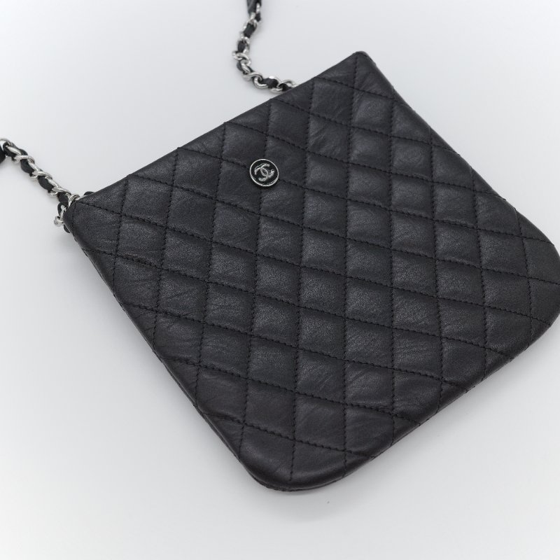 Chanel 香奈兒 經典圓形雙C LOGO 黑色菱格紋 小牛皮 斜背扁包-4