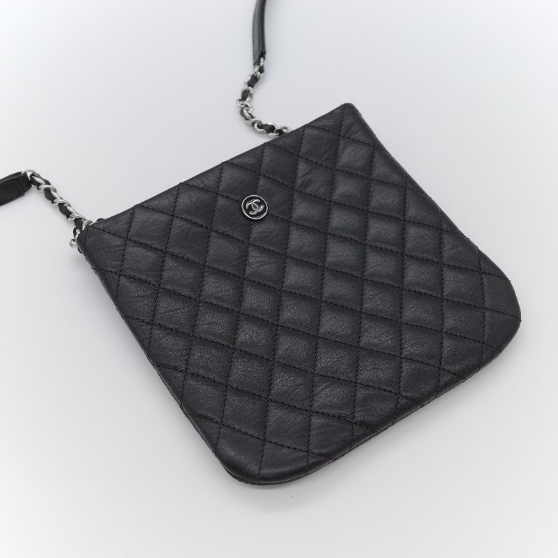 Chanel 香奈兒 經典圓形雙C LOGO 黑色菱格紋 小牛皮 斜背扁包-5