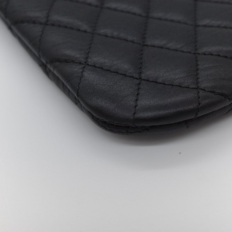 Chanel 香奈兒 經典圓形雙C LOGO 黑色菱格紋 小牛皮 斜背扁包-10