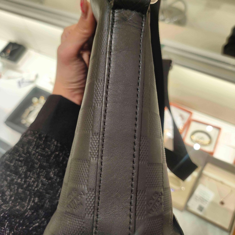 Lv 路易威登 Discovery系列 黑色經典格子 單肩包 尺寸：30*20*9--8