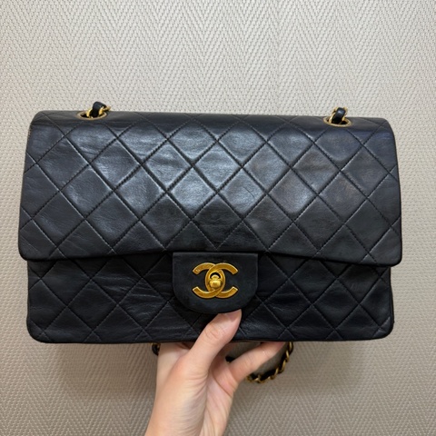 Chanel 黑羊皮金釦Coco25