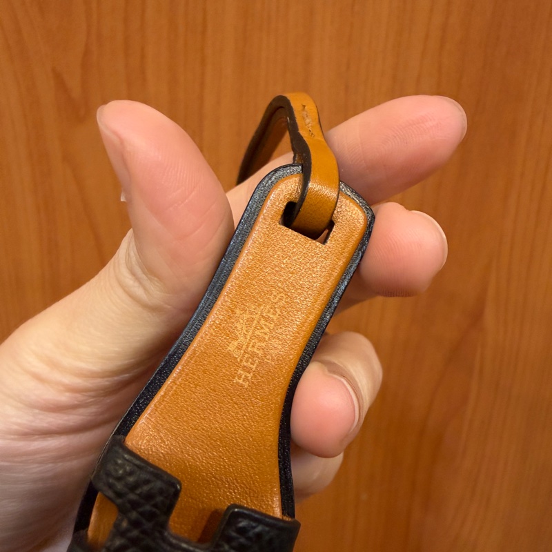 Hermes 黑Epsom皮棕牛皮小拖鞋吊飾-2