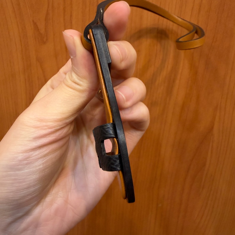 Hermes 黑Epsom皮棕牛皮小拖鞋吊飾-3