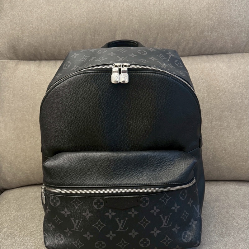 LV黑色老花後背包-0