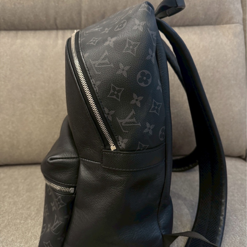 LV黑色老花後背包-3