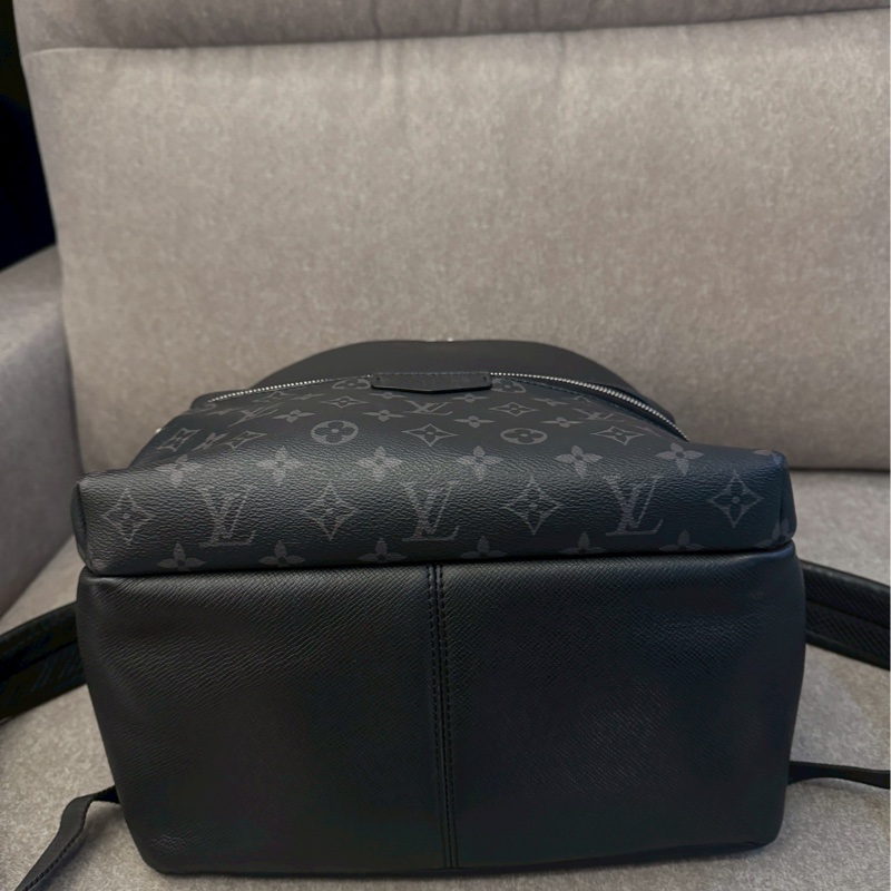 LV黑色老花後背包-5