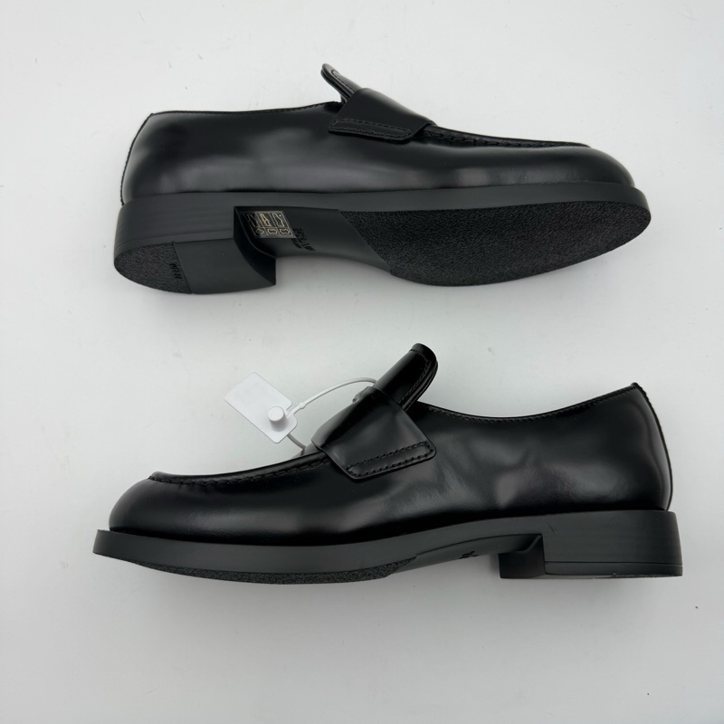 閒置新，未使用prada普拉達 樂福鞋/ 附件，無，裸鞋-1