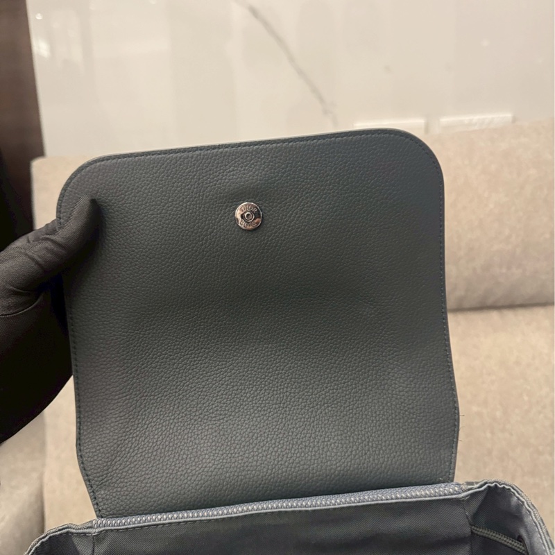 DIOR新款翻蓋後背包-3