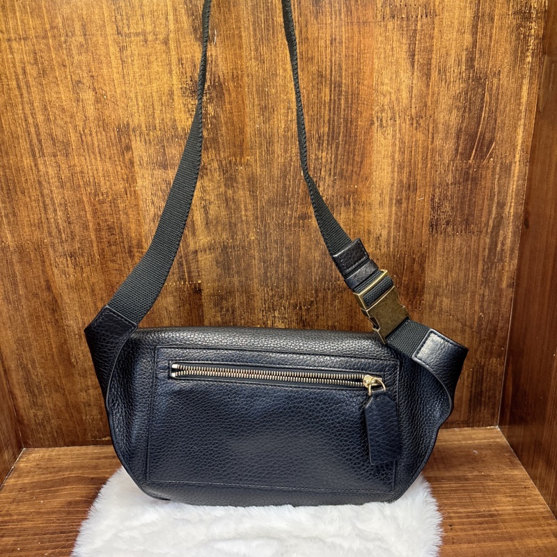 Valentino Garavani 黑色腰包-1