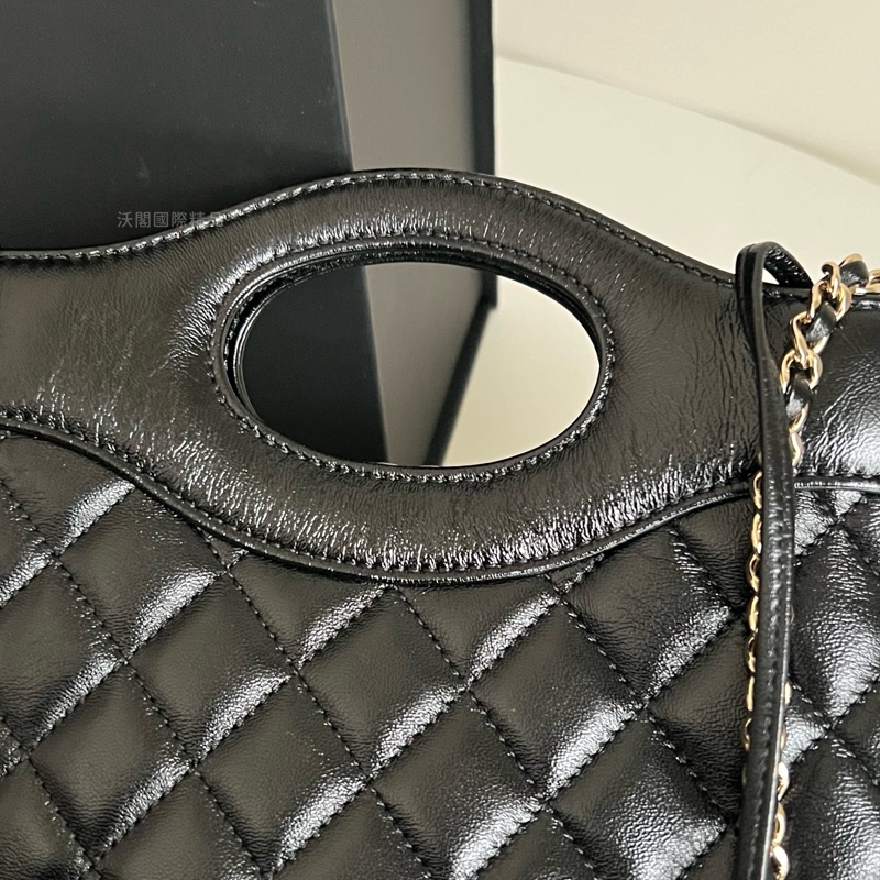 CHANEL 31bag mini 手提／斜背包（黑金）-5