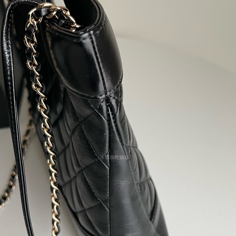 CHANEL 31bag mini 手提／斜背包（黑金）-6
