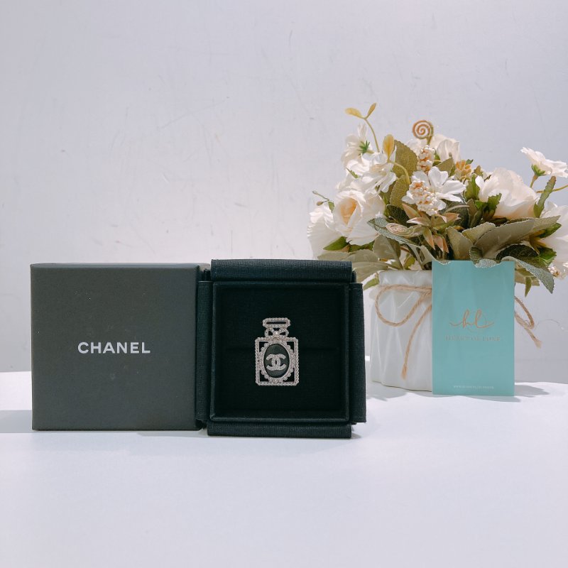 TW4702 Chanel 香奈兒 香水 胸口別針Perfume Logo Brooch Black Lambskin Crystal x PHW-0