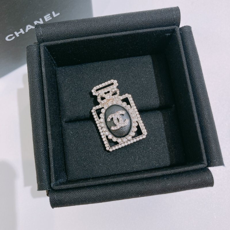 TW4702 Chanel 香奈兒 香水 胸口別針Perfume Logo Brooch Black Lambskin Crystal x PHW-1