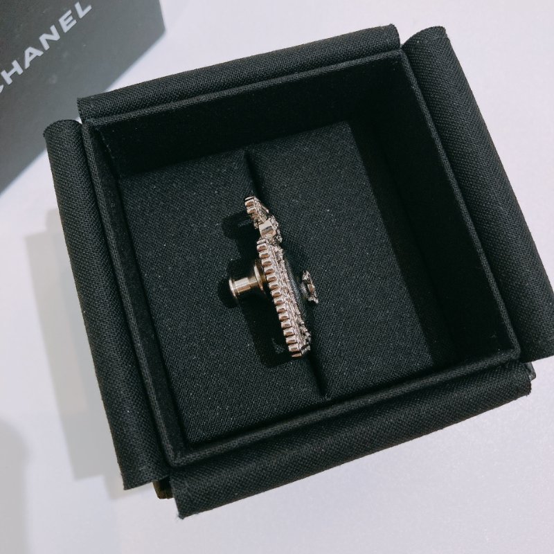 TW4702 Chanel 香奈兒 香水 胸口別針Perfume Logo Brooch Black Lambskin Crystal x PHW-3