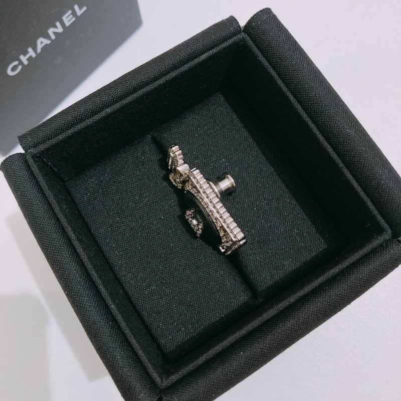 TW4702 Chanel 香奈兒 香水 胸口別針Perfume Logo Brooch Black Lambskin Crystal x PHW-5
