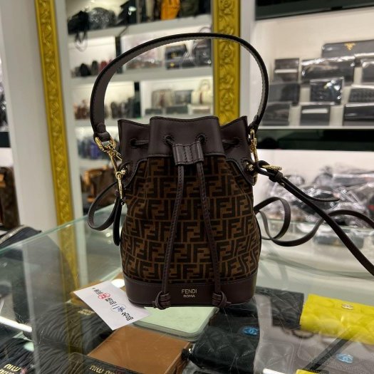 東區正精品㊣FENDI 8BS010 FF logo 咖啡色帆布老花束口水桶包手提包斜背包 RZ6202-0