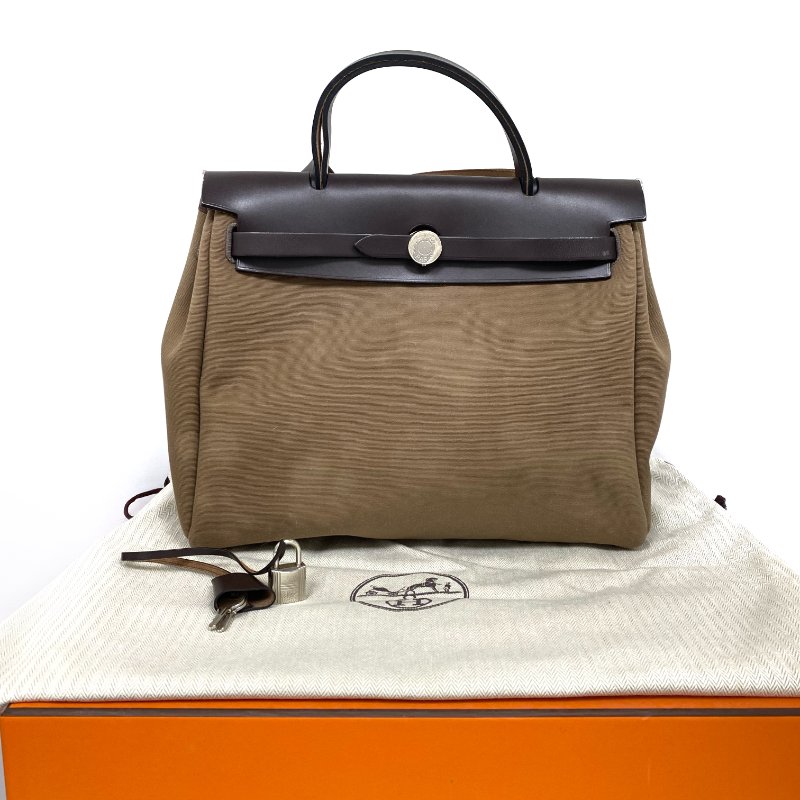 △ Hermes 愛馬仕 Beige Canvas Palladium Plated Metal Herbag 31 2 Way Bag Stamp D 淺褐色帆布鍍鈀金屬兩用袋D刻 - 257027820-0