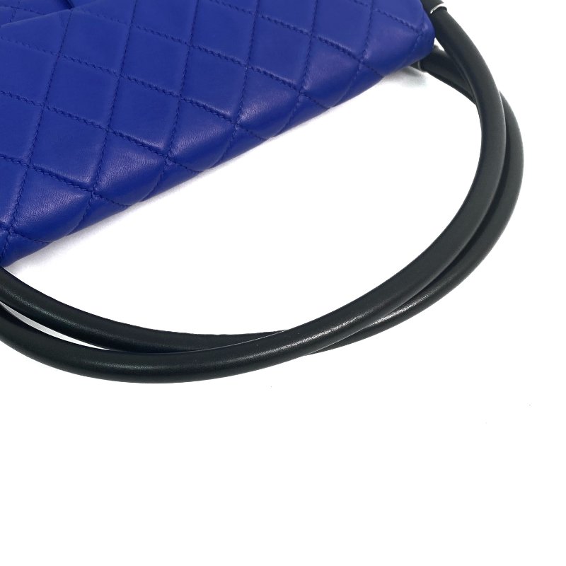△ Chanel 香奈兒 Navy Lambskin Hoop Silver Tone Metal Hand Bag No.18 深藍色小羊皮銀色金屬手袋No.18 - 257027665-9