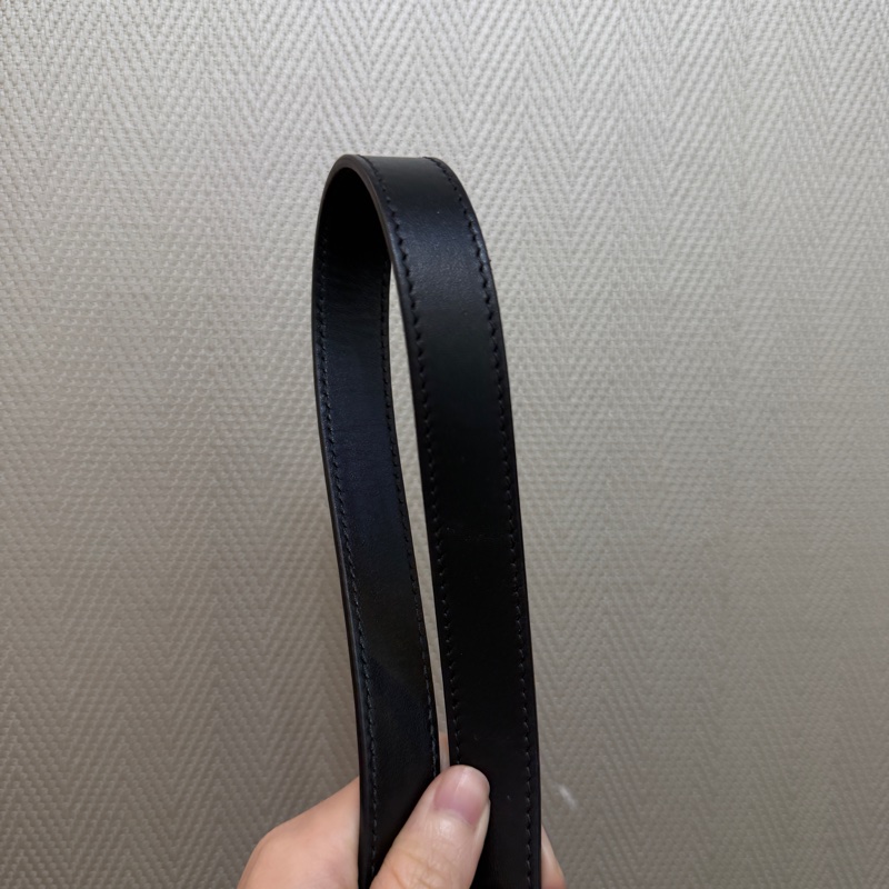 Gucci 黑牛皮橫縫紋金釦斜背相機包-14