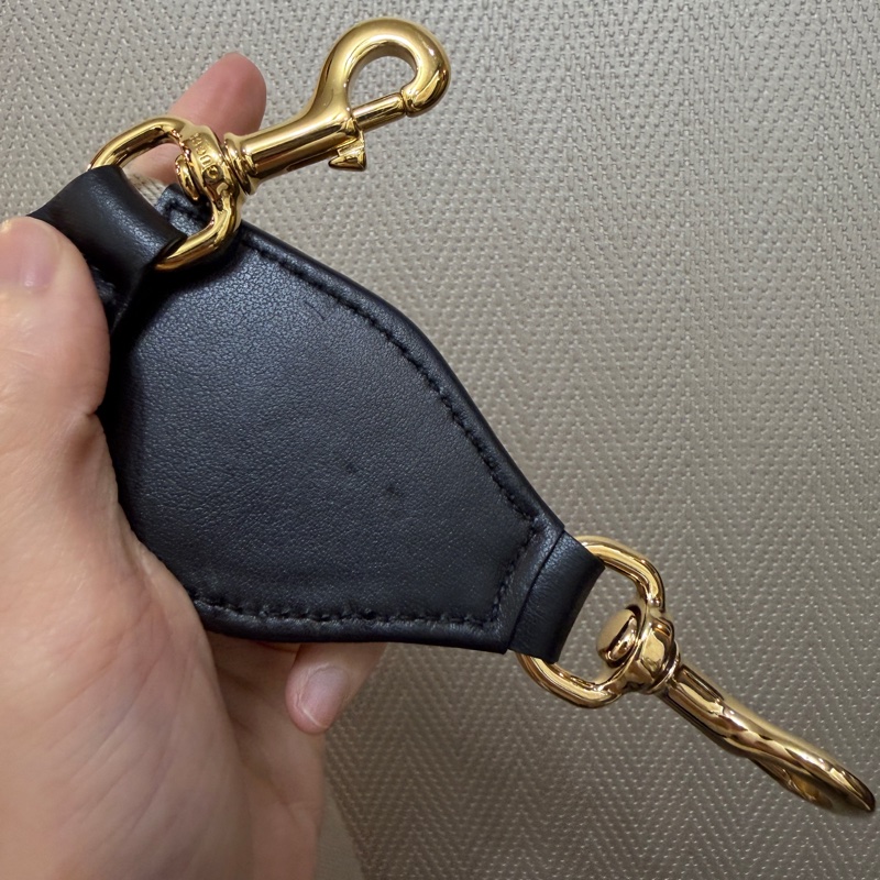 Gucci 黑牛皮橫縫紋金釦斜背相機包-20