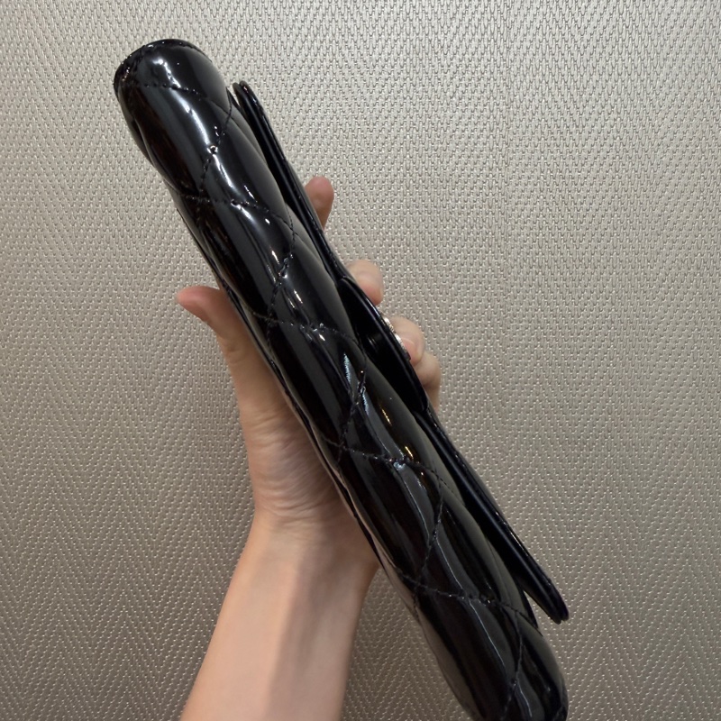 Chanel 黑漆亮皮銀釦三折長夾A31506-6