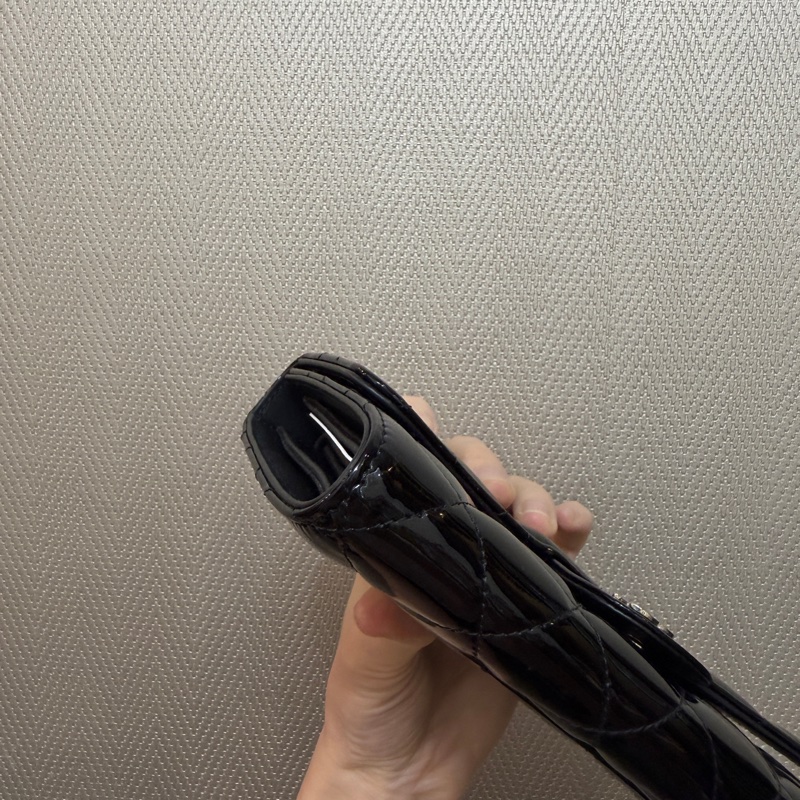 Chanel 黑漆亮皮銀釦三折長夾A31506-7