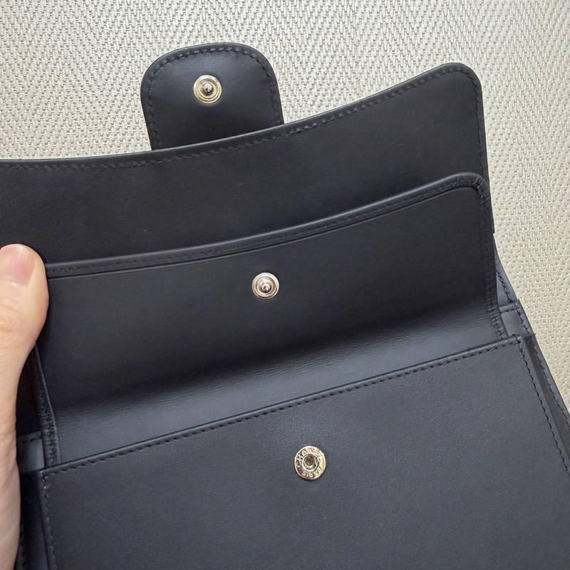 Chanel 黑漆亮皮銀釦三折長夾A31506-14